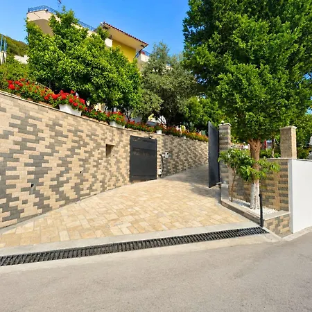 Meminaj Villa Vlorë